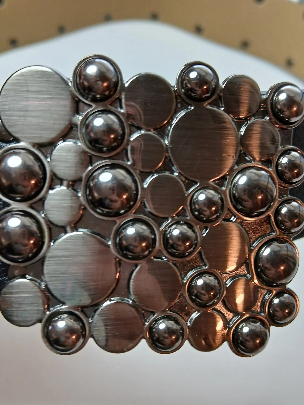 Calvin Klein Silver-Tone Bubble Cluster Belt Buckle On A Genuine Leather Belt